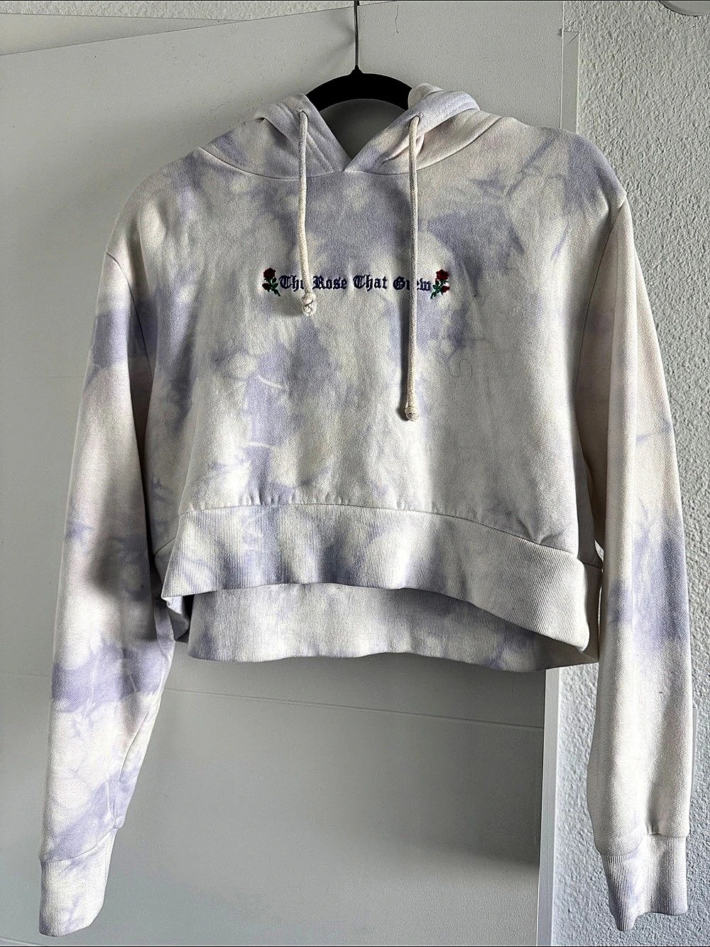 Bella + Canvas The Rose That Grew Tie-Dye Cropped Hoodie in White & Purple Size